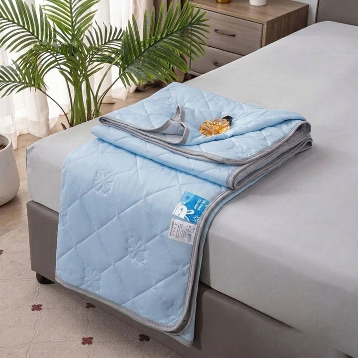 Cooling Blanket Summer Blanket Lightweight Breathable Design