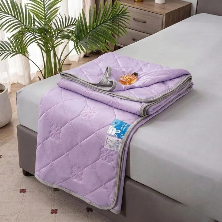 Cooling Blanket Summer Blanket Lightweight Breathable Design